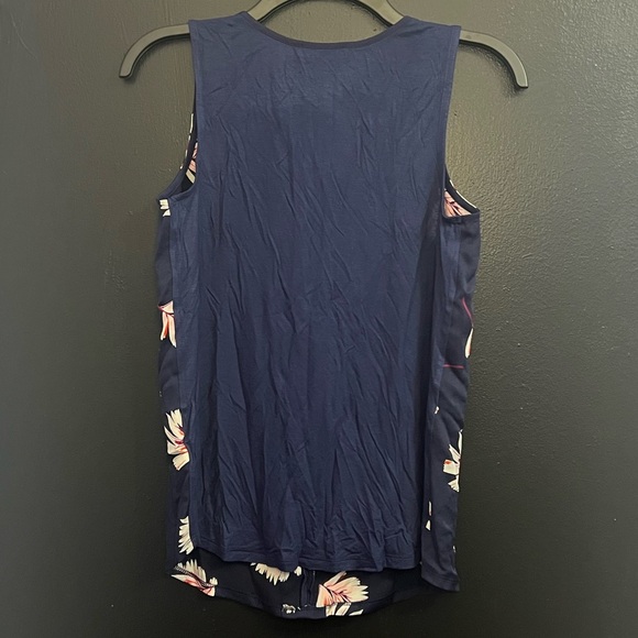 EXPRESS Navy, Red & White Floral Sleeveless Blouse - Picture 2 of 4
